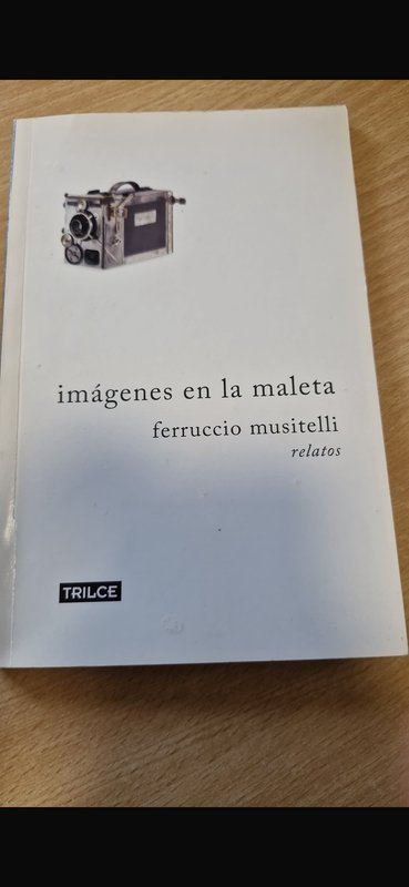 Lote anterior: Libro con ilustración de cámara vintage
