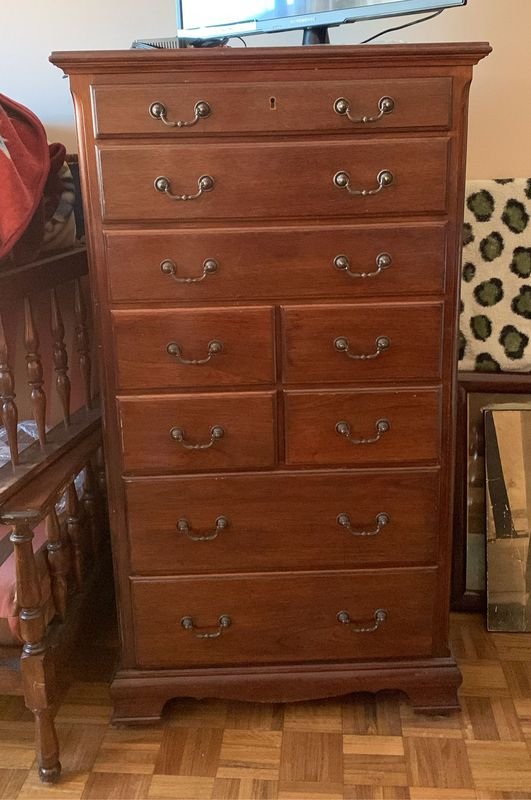 Cómoda de 9 cajones de madera con televisor - imagen 3
