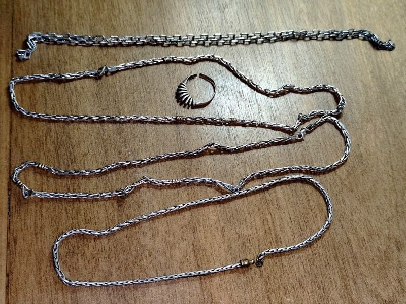 Lote de Cadenas de Plata y Oro con Anillo