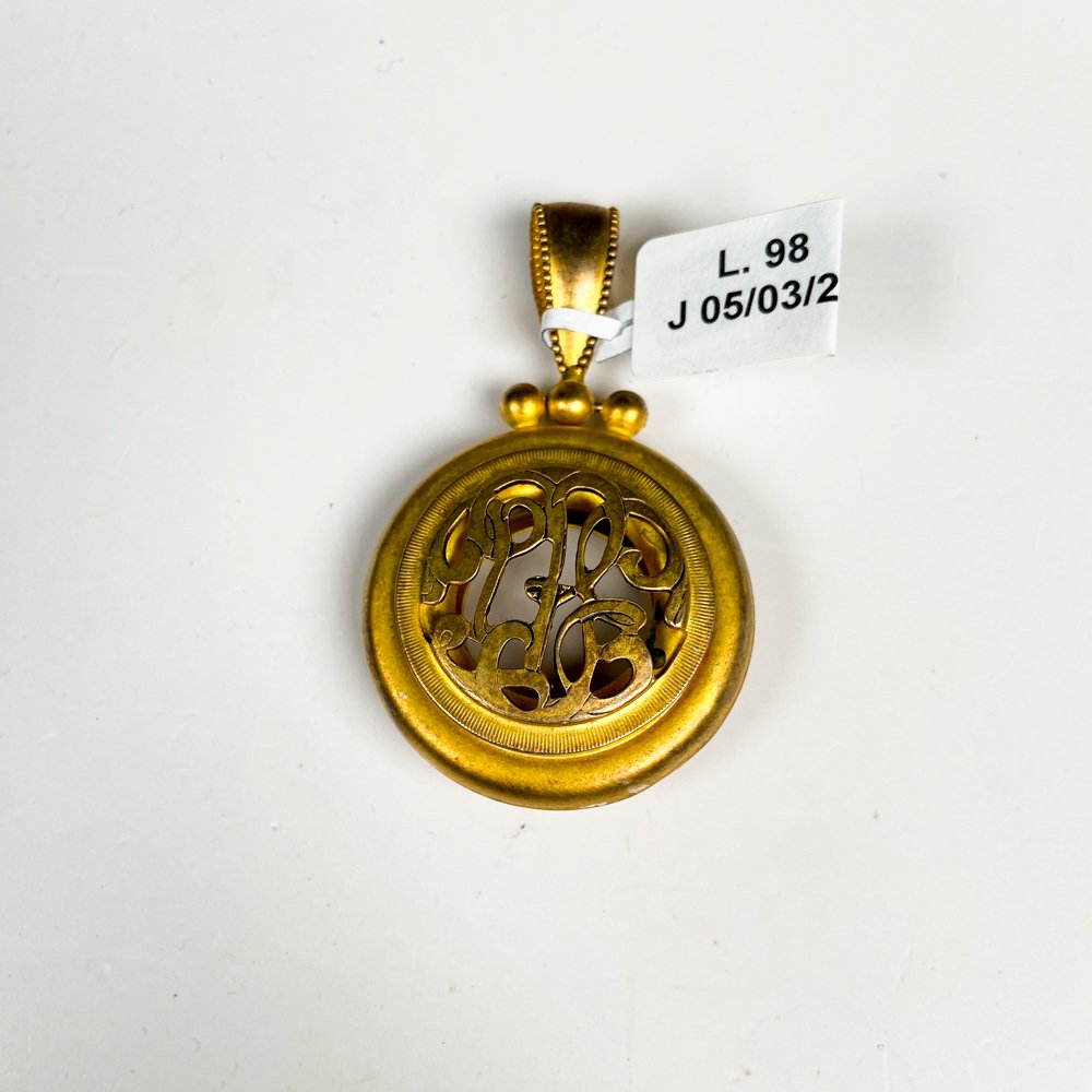 Lote anterior: Colgante de Oro con Sussana Cruz