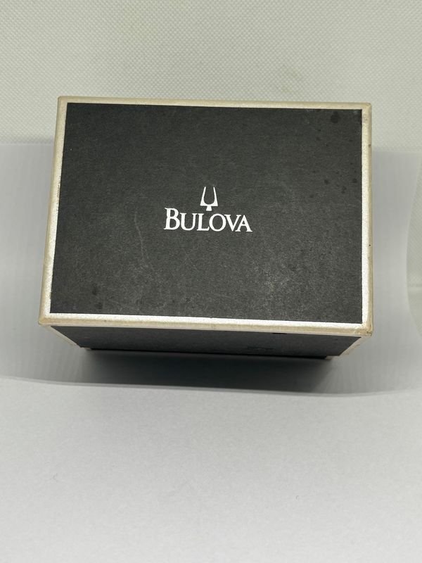 Reloj Bulova de Tonos Plateado
