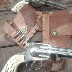 Pistolas de Juguete Estilo Vaquero Daisy con Cartuchera de Cuero - imagen 4