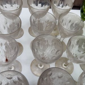 Juego de Cristalería Fina: Copas Verdes y Transparentes, Jarras y Decantador Val Saint Lambert - imagen 6