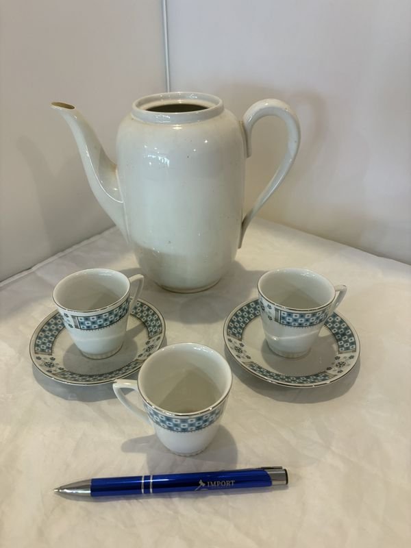 Lote anterior: Tetera con 3 tazas y 2 platos de porcelana