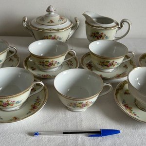 Lote siguiente: Juego de Té de Porcelana "Orion" - Azucarero, Lechera y 6 Tazas con Platillos