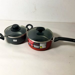 Lote anterior: Dos Ollas Pequeñas con Tapa de Vidrio