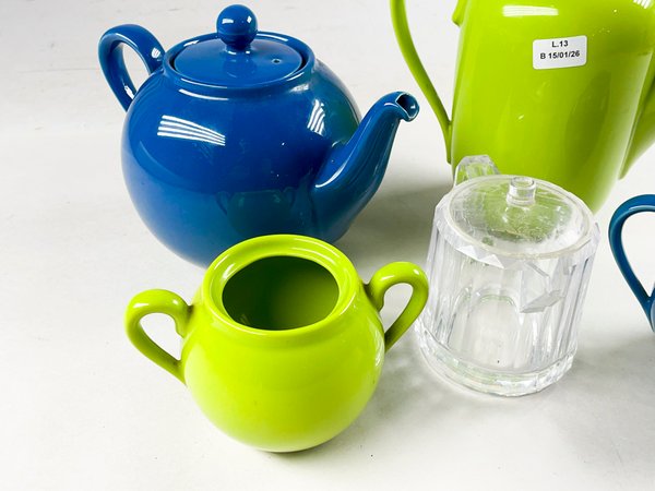 Porcelana azul y verde, teteras y azucarero en excelente condición - imagen 3