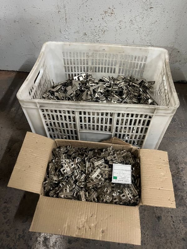 Cajón y Caja con Bisagras Autoretenibles Metálicas