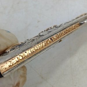 Elegante Boquilla de Tabaco "FALCHA" en Metal Cincelado con Apliques Dorados - imagen 4