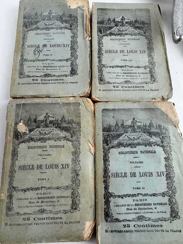 Libro antiguo de Voltaire, editorial Bibliothèque Nationale - imagen 4