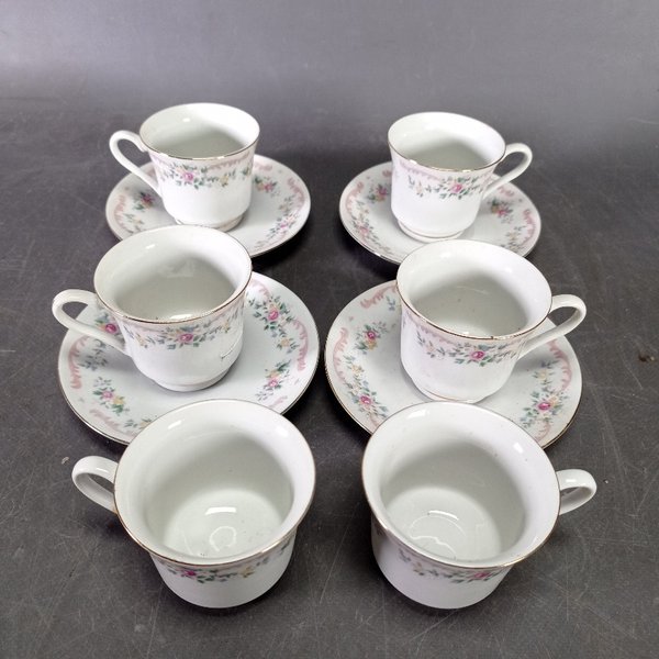 Juego de 6 Tacitas y 4 Platitos de Porcelana China con Flores - imagen 1