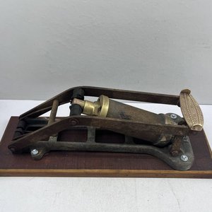 Inflador Inglés Antiguo "The Aerograph Co. Ltd." de Hierro, Bronce y Madera - imagen 8