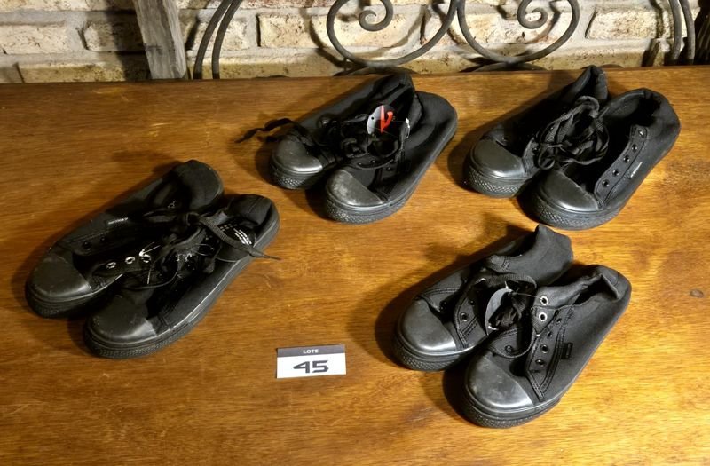 4 Pares de Championes Negros de Lona para Niños