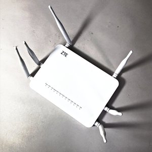 Router ZTE, Pizarra Blanca y Bolso para Cámara Mohawk - imagen 5