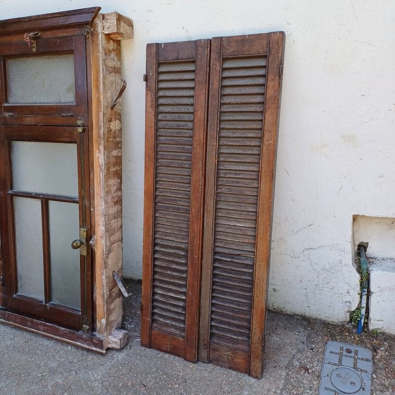Ventana antigua de cedro con marco de pinotea - imagen 2