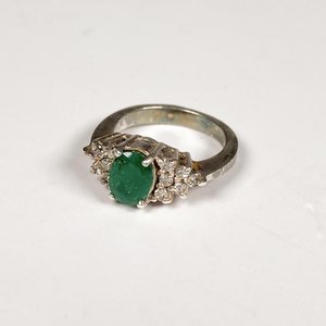Lote anterior: Anillo de Plata con Piedra Verde y Circones