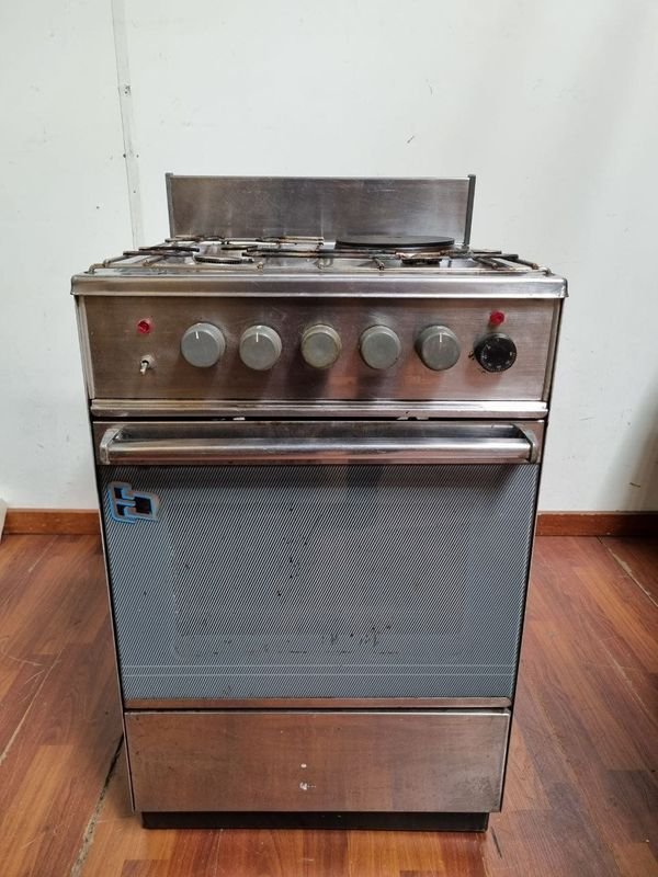 Cocina Combinada Acero Inoxidable 4 Hornallas (3 Gas, 1 Eléctrica) con Horno