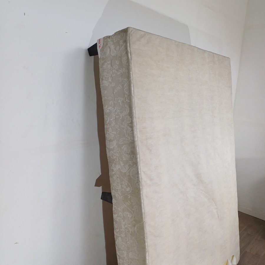 Caja para sommier con rotura en el forro y 7 patas - imagen 6