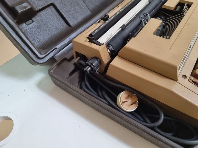 Máquinas de escribir antiguas y nuevas en venta - imagen 13