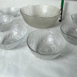 Juego de Ponchera y 6 Compoteras de Vidrio Prensado con Diseño Floral - imagen 5