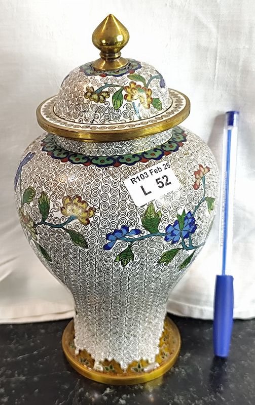 Lote anterior: Antiguo potiche de bronce esmaltado cloisonné con tapa, decoración floral