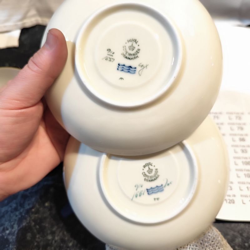 Juego de tazas y platillos de porcelana Royal Copenhagen - imagen 2