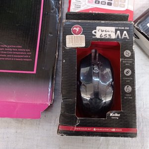 Siete piezas: 2 aros de luz para selfie, teclado con mouse, mesa portatil, calculadora y otros. - imagen 5