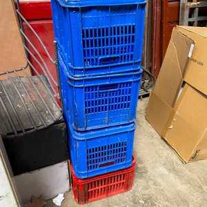 Lote siguiente: Seis Cajones Plásticos Apilables de Varios Modelos y Colores