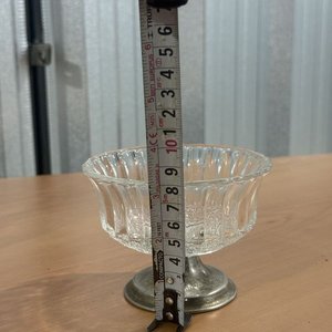 Lote de 3 piezas: Cuenco de metal y vidrio azul, florero de vidrio tallado y copeta de postre - imagen 7