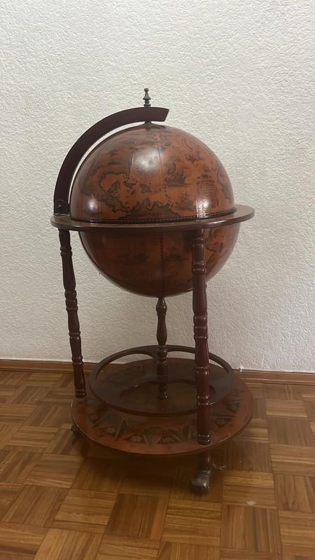 Lote anterior: Mueble Bar en forma de globo terráqueo decorativo