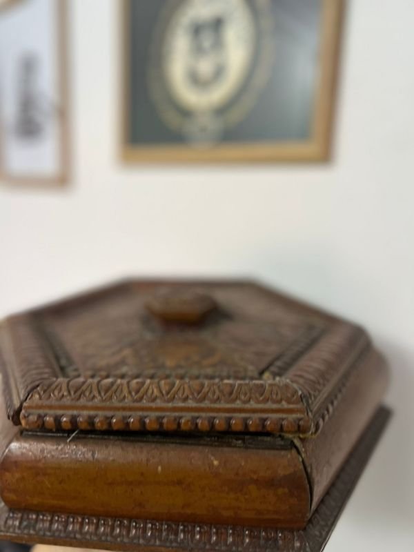 Antigua Caja de Alajas con Accesorios