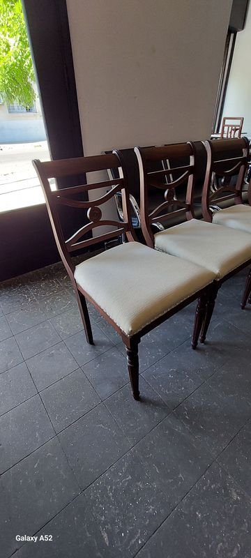 Sillas inglesas de madera con estilo clásico - imagen 2