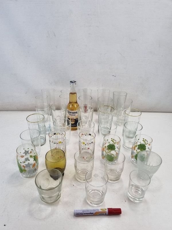 Lote de 33 Vasos Surtidos con Decoraciones Variadas