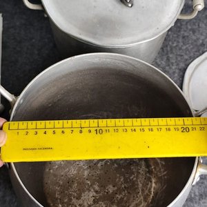 Olla Grande de Aluminio con Tapa y Asas de Madera - imagen 4