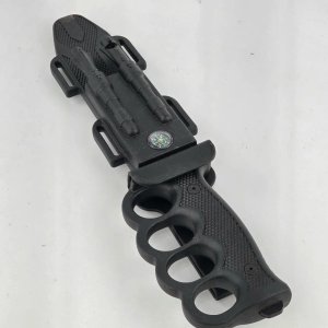 Cuchillo Táctico Negro con Puño de Bronce y Funda - imagen 5