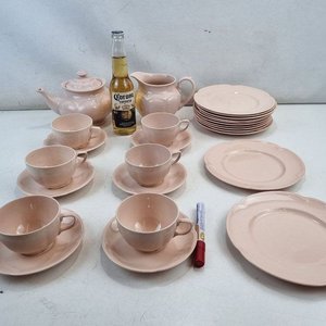L 012 - 20 Piezas - Elegante juego de té y desayuno marca 'Rosedawn Johnson Bros England' con finas terminaciones de borde y diseño en color rosa claro - imagen 2