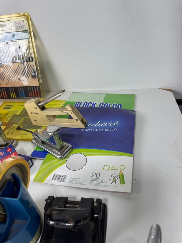 Gran lote de insumos de papelería nuevos y usados - imagen 14