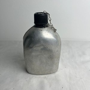 Lote anterior: Cantimplora de Aluminio Antigua