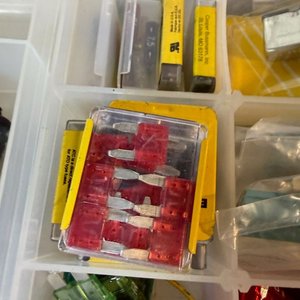 Lote de 3 organizadores con fusibles, bombillas y convertidor de audio - imagen 7