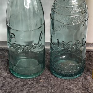 Dos Botellas Antiguas de Vidrio Color Aqua - Limol - imagen 2