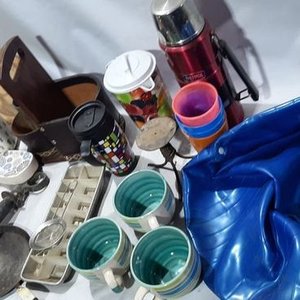 Lote Variado: Termo, Tazas, Jarras, Utensilios de Cocina y Pelota Inflable - imagen 2