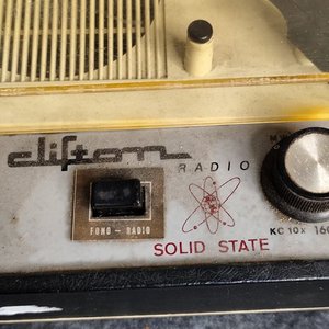 Antiguo Tocadiscos Radio Cliftom "Solid State" Tipo Valija - imagen 3