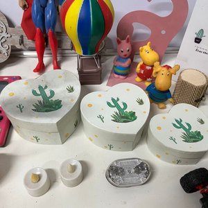Lote Variado: Juguetes, Veladoras, Reloj, Tazas y Más - imagen 4