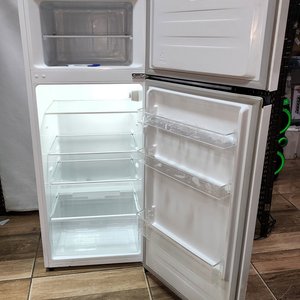 Heladera Panavox con Freezer, 205 Litros, Estantes de Vidrio - imagen 3