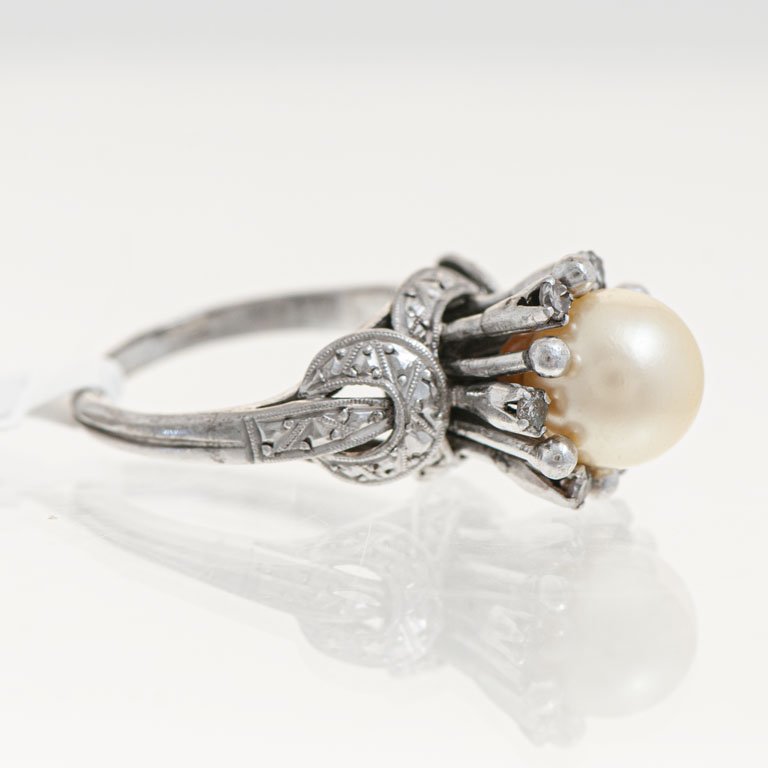 Anillo de platino con perla y brillantes - imagen 2