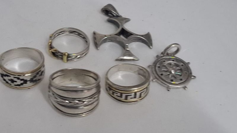 Lote de Joyas de Plata: Anillos y Colgantes