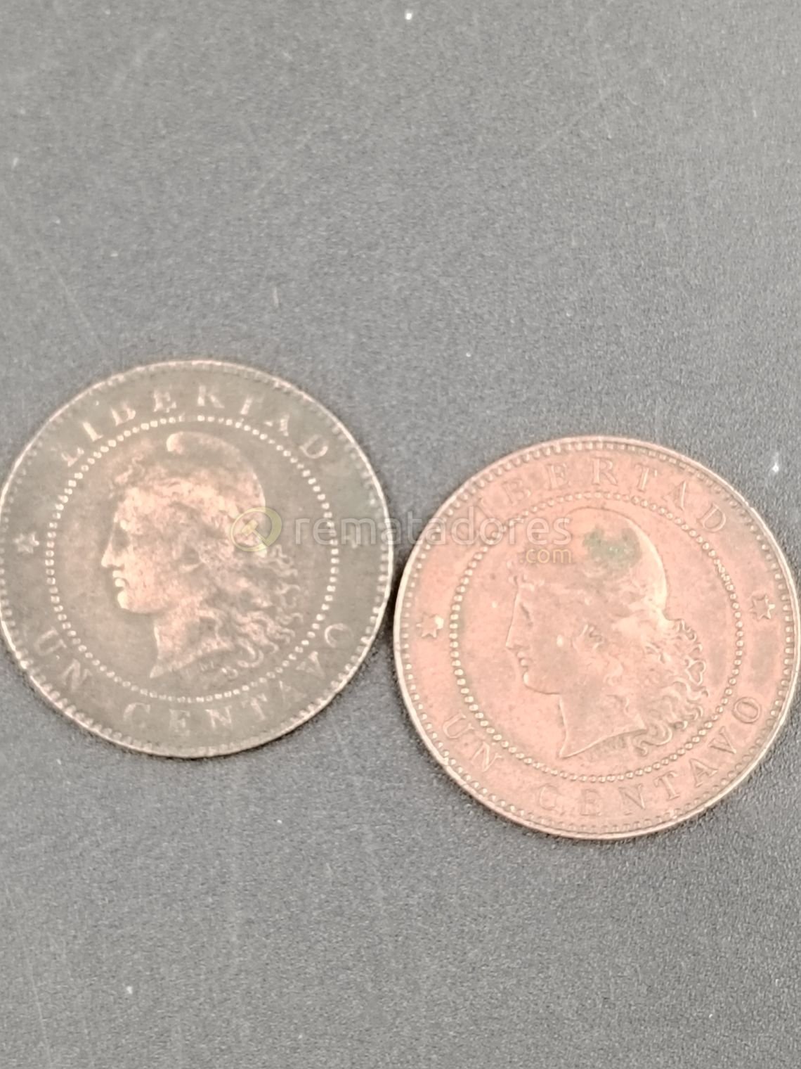 Dos Monedas Antiguas de "Un Centavo"