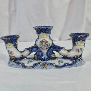 Lote anterior: Candelabro de Porcelana Estilo Clásico con Figuras y Flores