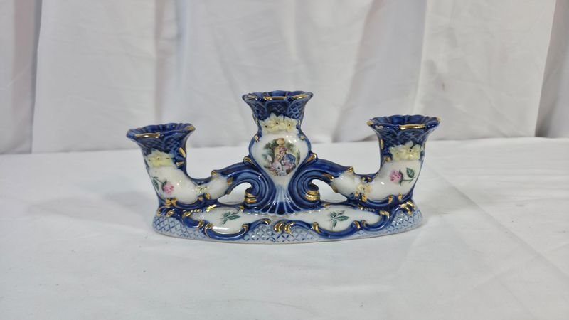 Candelabro de Porcelana Estilo Clásico con Figuras y Flores