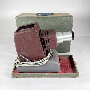 Lote siguiente: Proyector Antiguo Performer 150 Delineascope con Estuche